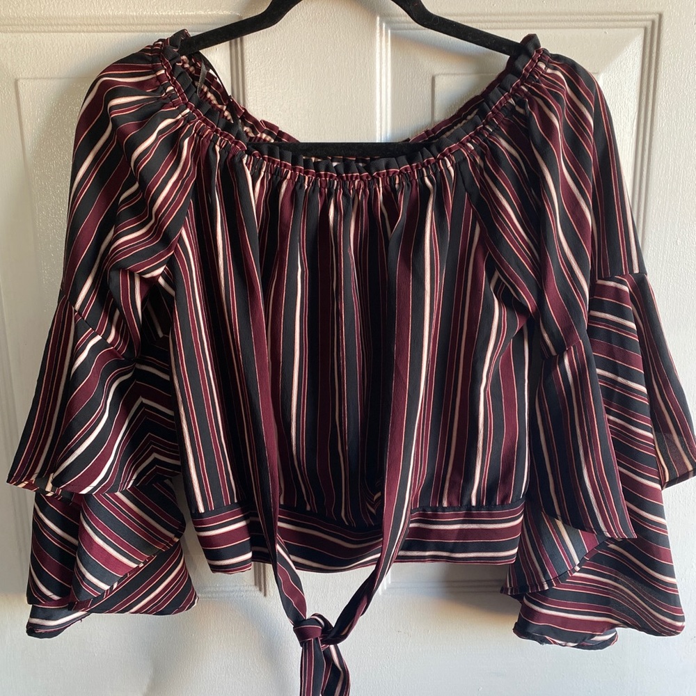 Women blouse with statement sleeves